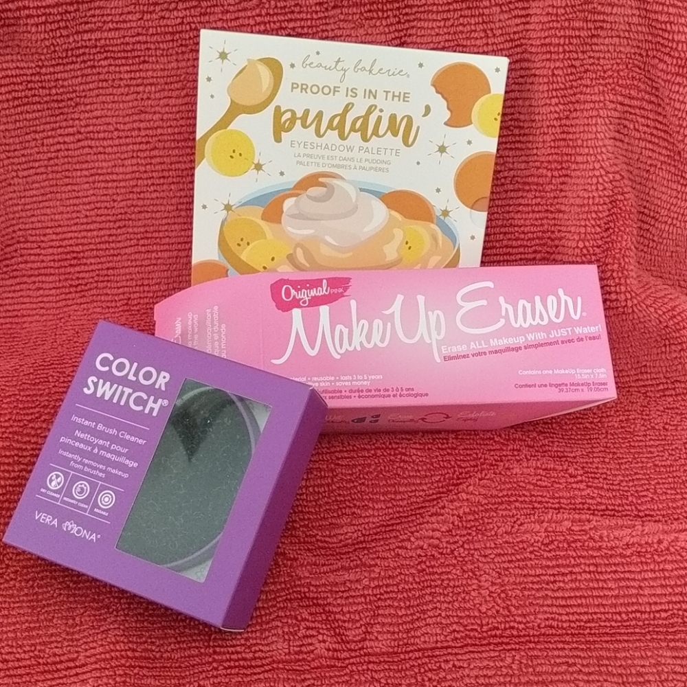 Eyeshadow Palette and Make up eraser